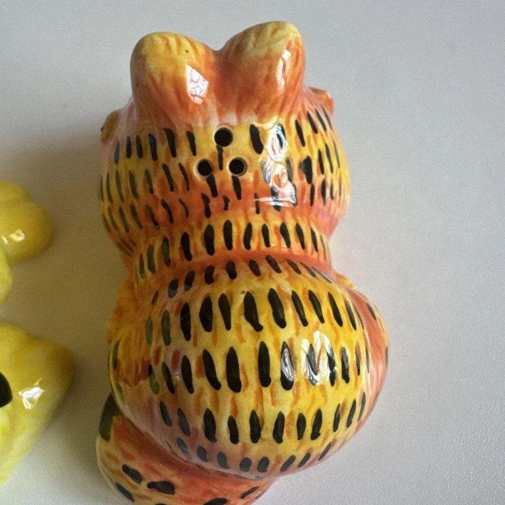 Vintage Garfield & Odie Best Pals Salt & Pepper Shakers Ceramic Magnets RARE